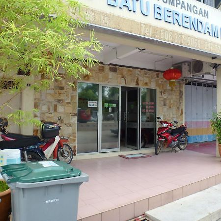 Batu Berendam Inn Kampong Sungai Putat ภายนอก รูปภาพ