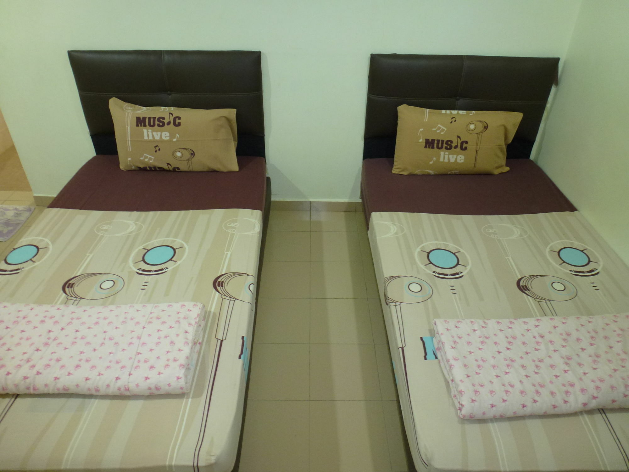 Batu Berendam Inn Kampong Sungai Putat ภายนอก รูปภาพ
